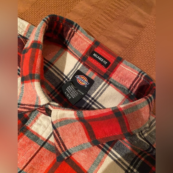 Dickies flannel button up shirt, size large, relaxed fit - Picture 3 of 3